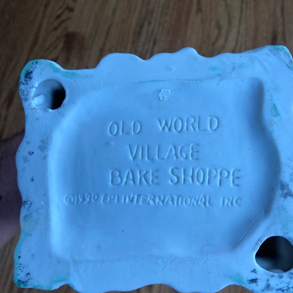 Ye Olde Bake Shoppe Holiday decoration EPI International vGUC! - Picture 3 of 3